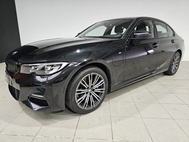 BMW 330e PHEV M-PACK
