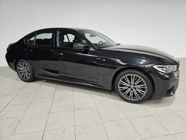 BMW 330e PHEV M-PACK