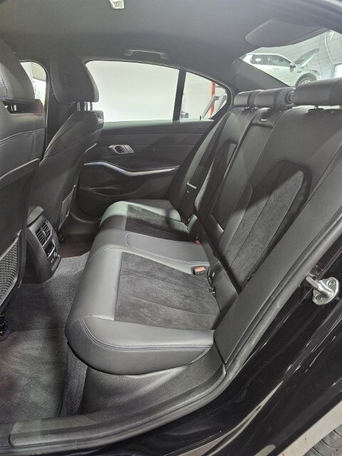 BMW 330e PHEV M-PACK