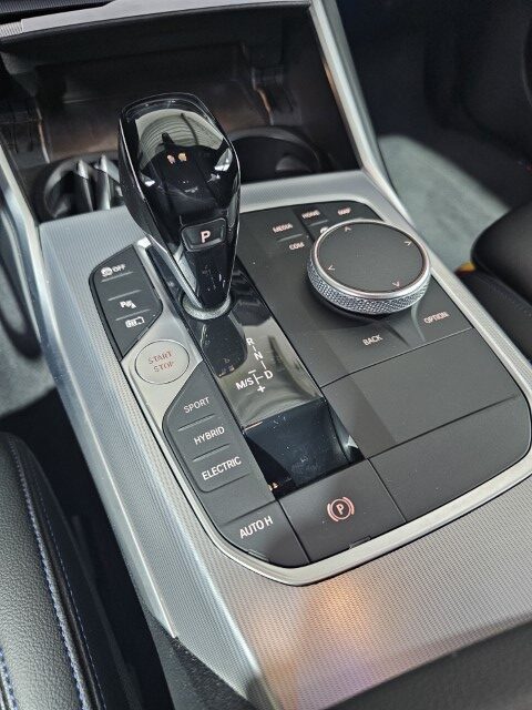 BMW 330e PHEV M-PACK