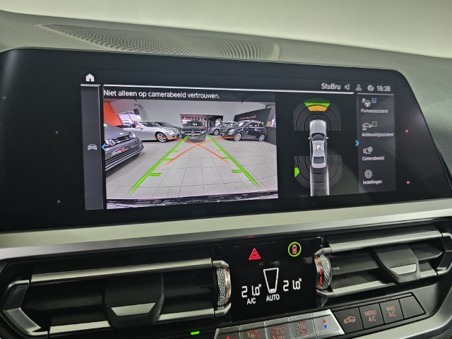BMW 330e PHEV M-PACK