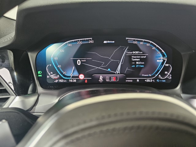 BMW 330e PHEV M-PACK