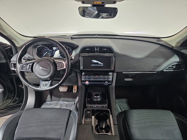 Jaguar F-Pace 2.0 AWD R-SPORT