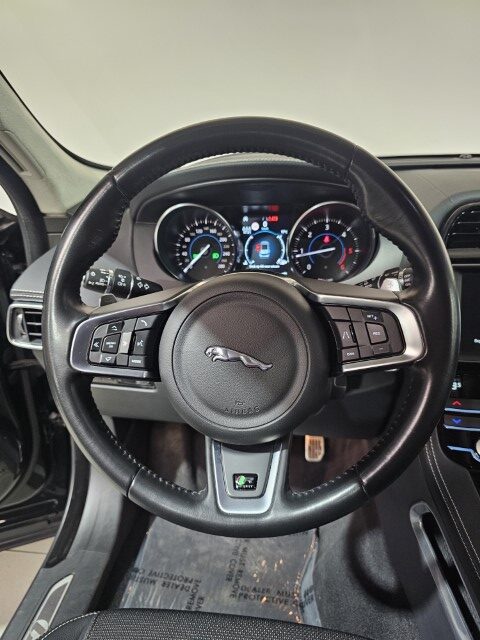 Jaguar F-Pace 2.0 AWD R-SPORT