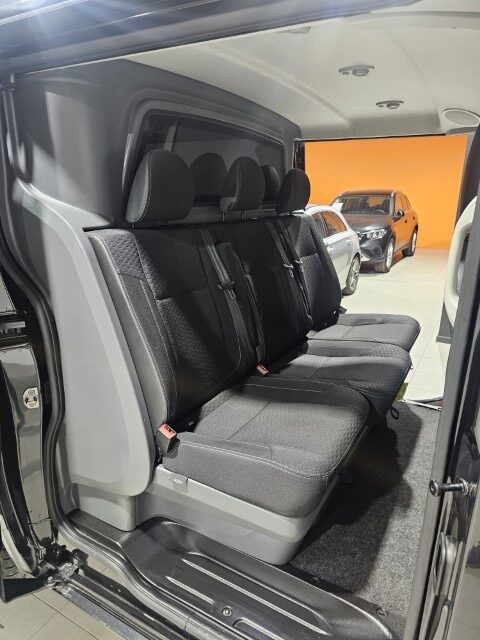 Opel Vivaro LICHTE VRACHT - 5 ZITPL