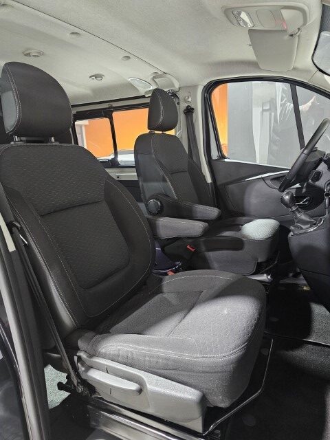 Opel Vivaro LICHTE VRACHT - 5 ZITPL