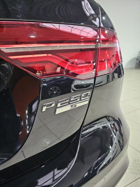 Jaguar XE 2.2 T P250 S