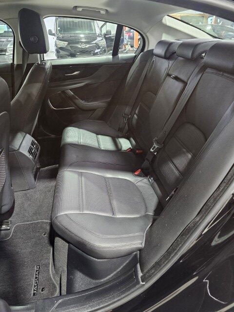 Jaguar XE 2.2 T P250 S