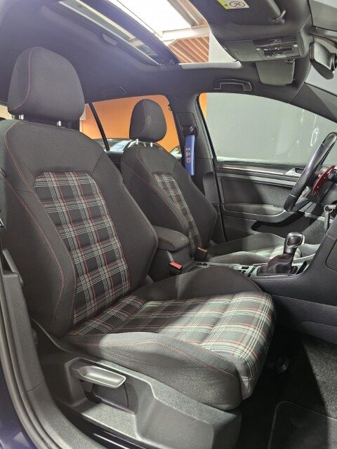 Volkswagen Golf GTI 2.0 TSI DSG