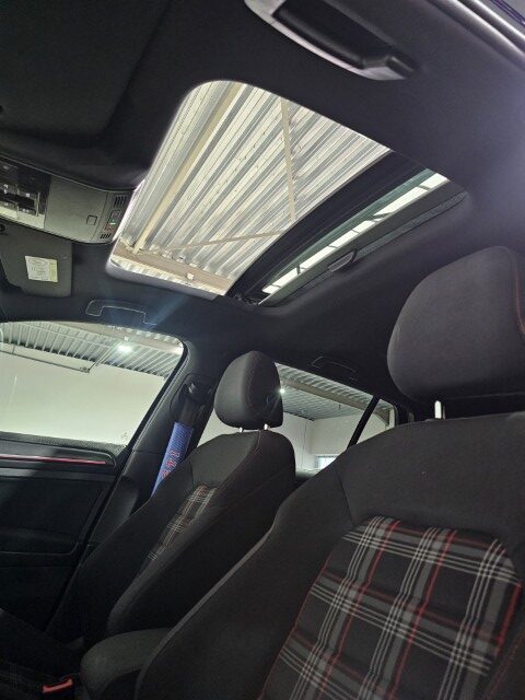 Volkswagen Golf GTI 2.0 TSI DSG