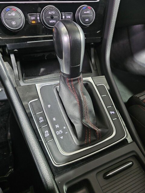 Volkswagen Golf GTI 2.0 TSI DSG