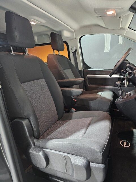 Opel Vivaro 2.0 Lichte vracht - 5 zitpl