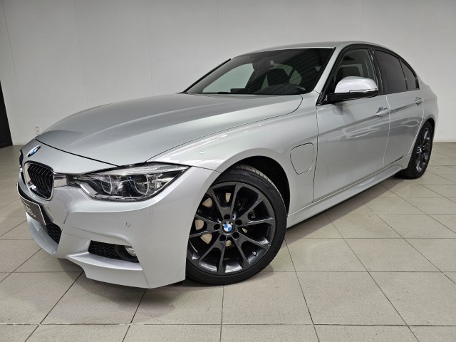 BMW 330e PHEV M-PACK