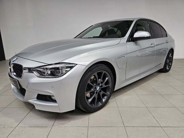 BMW 330e PHEV M-PACK