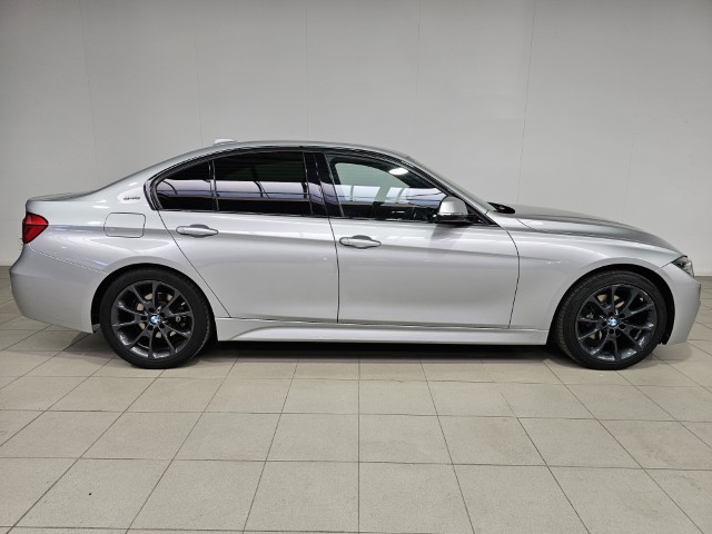 BMW 330e PHEV M-PACK