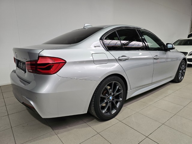 BMW 330e PHEV M-PACK