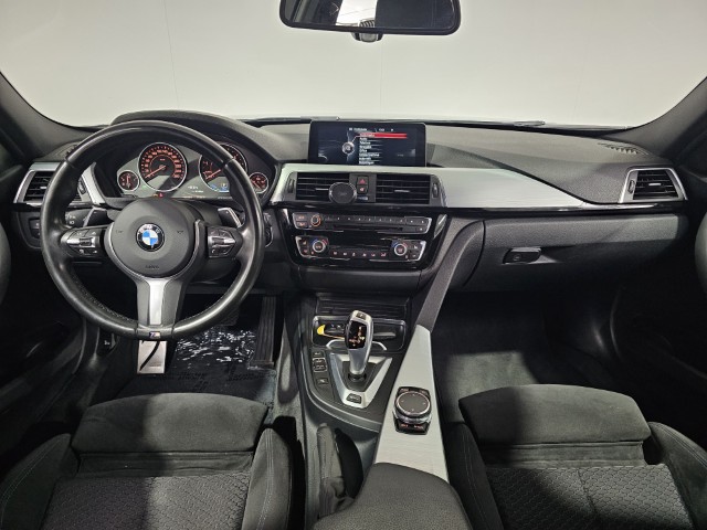 BMW 330e PHEV M-PACK