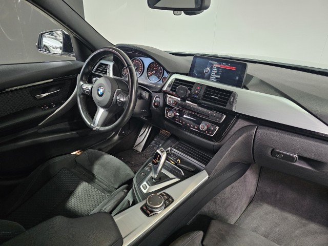 BMW 330e PHEV M-PACK