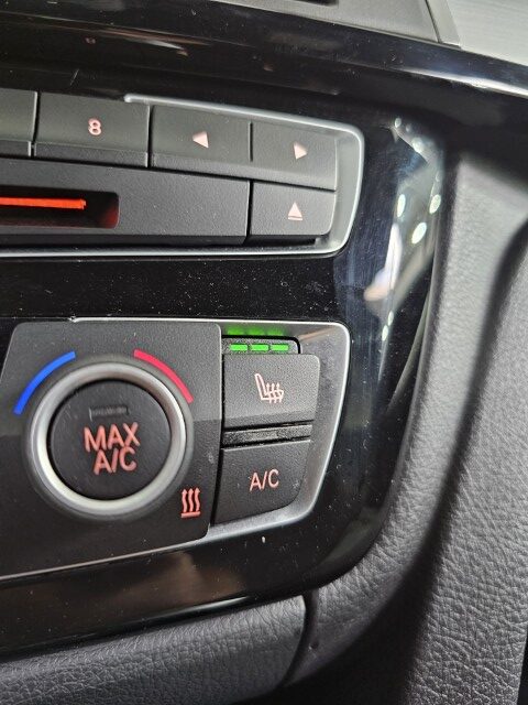 BMW 330e PHEV M-PACK