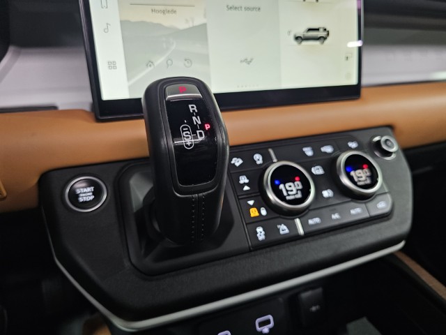 Land Rover Defender 110 3.0D MHEV D200 X Dynamic