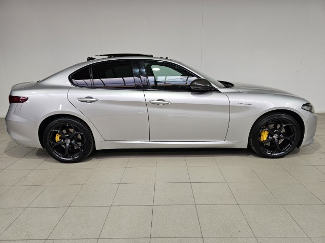 Alfa Romeo Giulia 2.0 T AWD Veloce