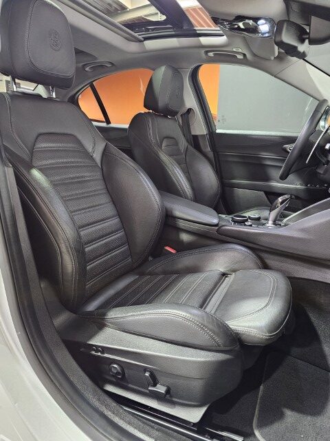 Alfa Romeo Giulia 2.0 T AWD Veloce