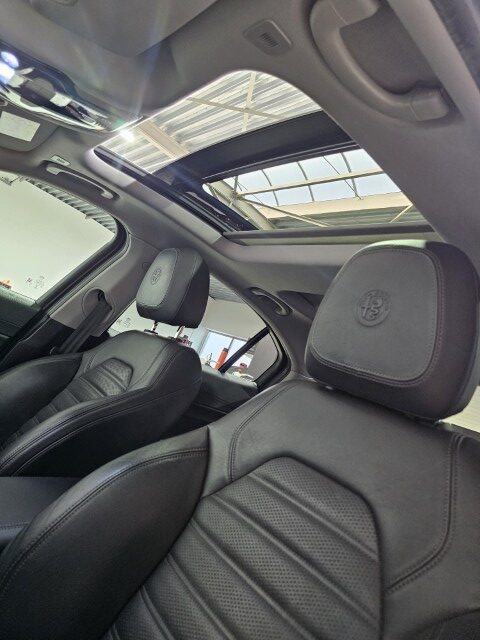 Alfa Romeo Giulia 2.0 T AWD Veloce