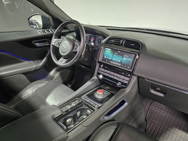 Jaguar F-Pace AWD 25t R-SPORT