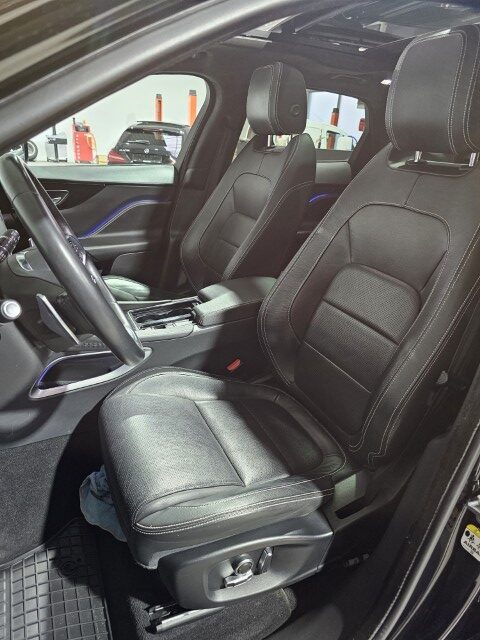 Jaguar F-Pace AWD 25t R-SPORT