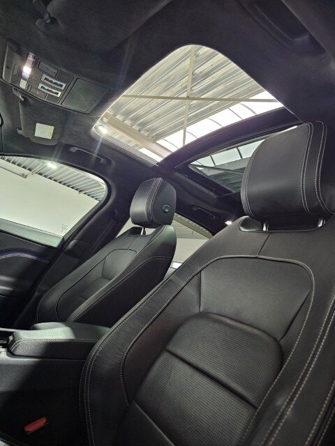 Jaguar F-Pace AWD 25t R-SPORT
