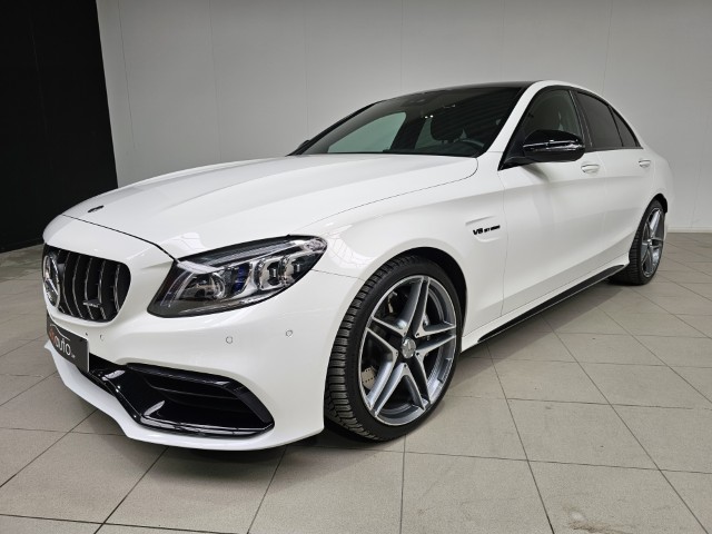 Mercedes C63 AMG V8 Turbo