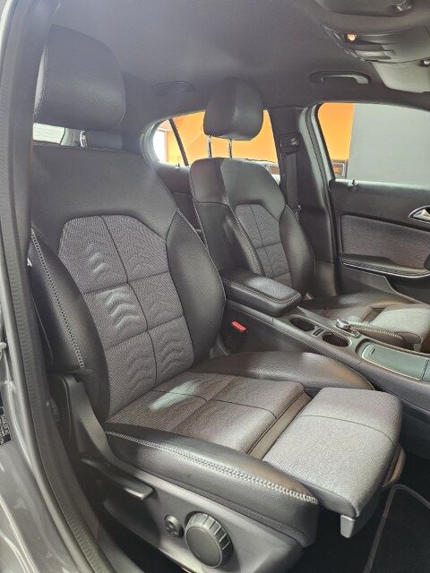 Mercedes GLA180 7G DCT Urban Pack