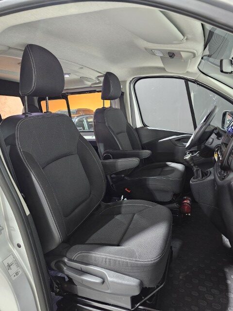Renault Trafic dCi Lichte vracht - 5 zitplaatsen