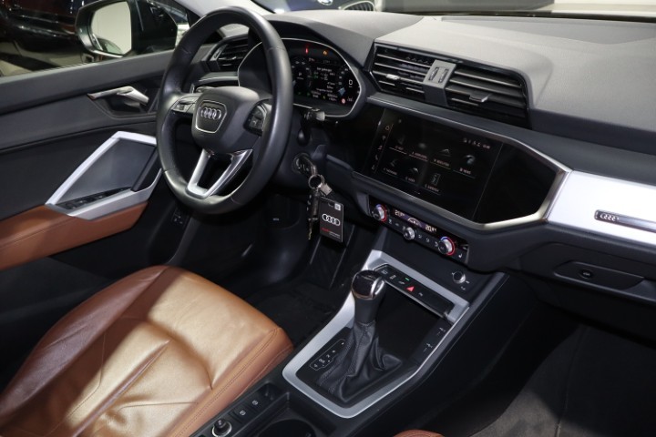 Audi Q3 45 TFSIe S Tronic