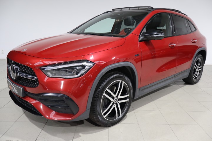 Mercedes GLA250e DCT AMG Line