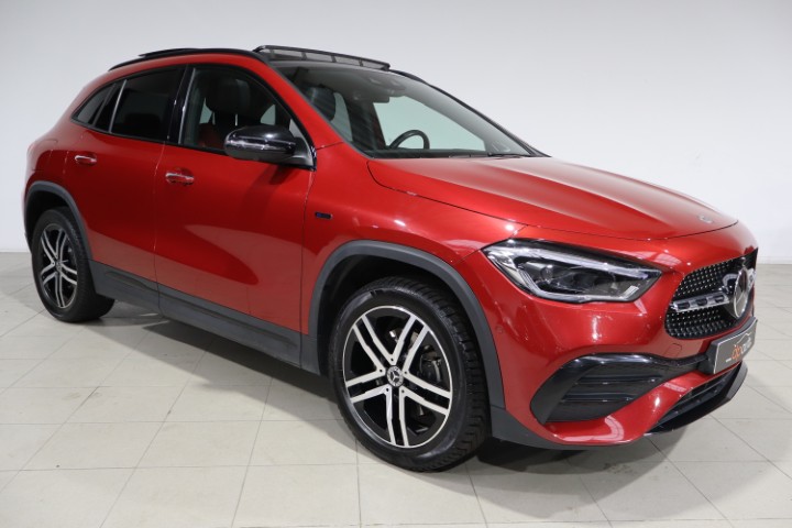 Mercedes GLA250e DCT AMG Line