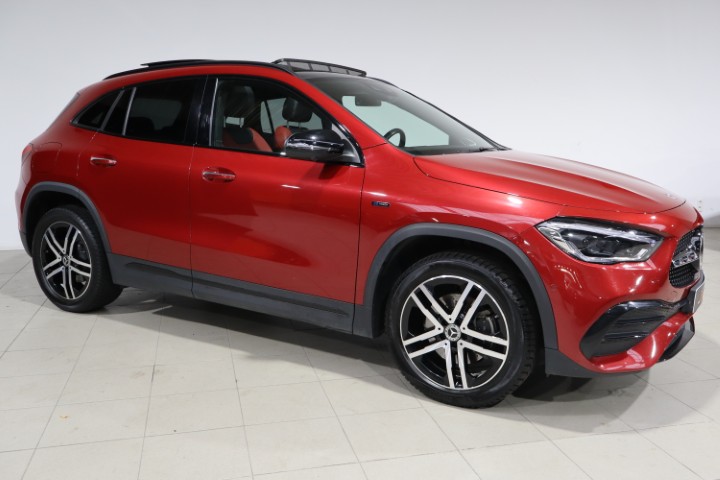 Mercedes GLA250e DCT AMG Line