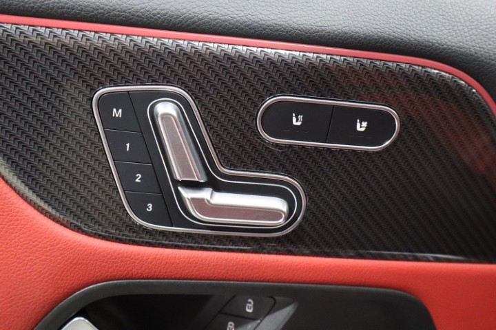 Mercedes GLA250e DCT AMG Line