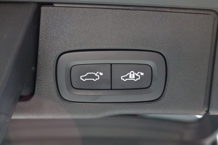 Volvo XC60 B4 MHEV AWD