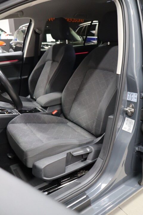 Volkswagen Golf 1.0 TSI DSG Join