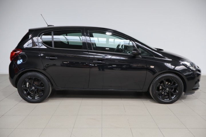 Opel Corsa 1.2i Black Edition