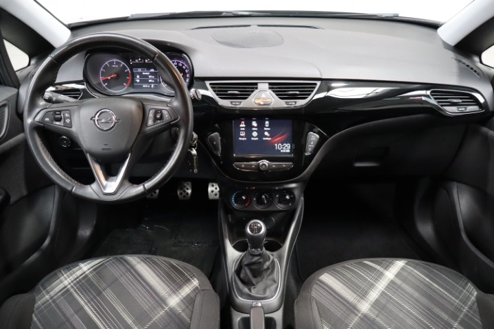 Opel Corsa 1.2i Black Edition