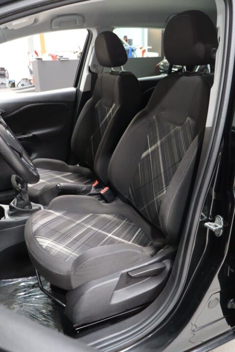 Opel Corsa 1.2i Black Edition