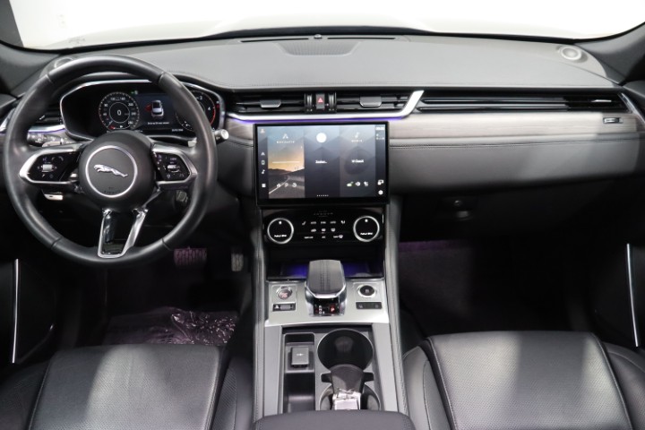 Jaguar F Pace 2.0 D MHEV AWD D165 R-Dynamic Black