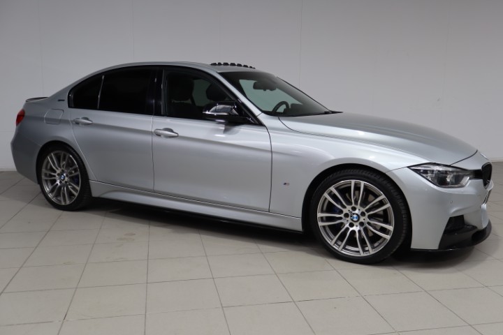 BMW 330e M PACK