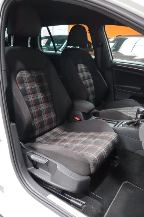 Volkswagen Golf GTI 2.0 TSI DSG