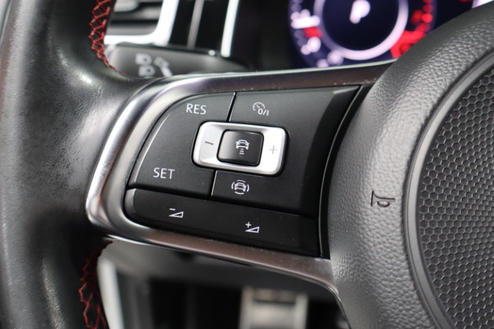Volkswagen Golf GTI 2.0 TSI DSG