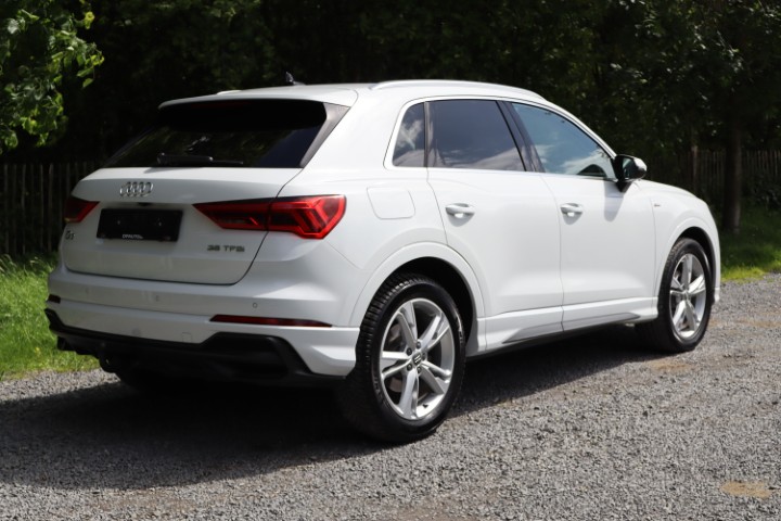 Audi Q3 35 TFSI S Tronic S Line