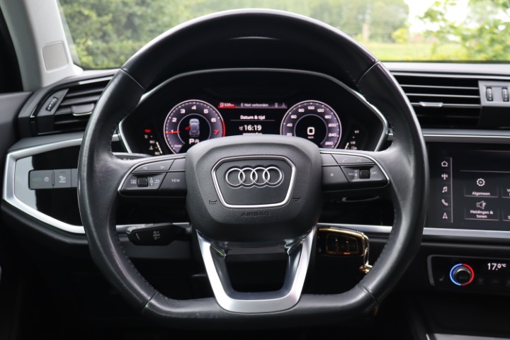 Audi Q3 35 TFSI S Tronic S Line