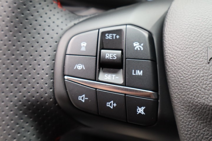 Ford Focus 1.0 MHEV ST Line X